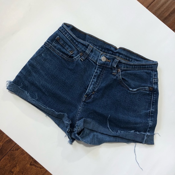 Vintage Levi 505 jean shorts - Picture 3 of 7